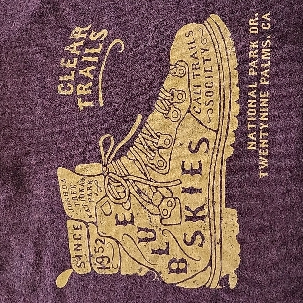 H&M T-shirt Men's Size Medium Burgundy Graphic Tee